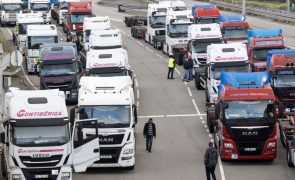 Camionistas sem acordo com a APDL param operações no porto de Leixões