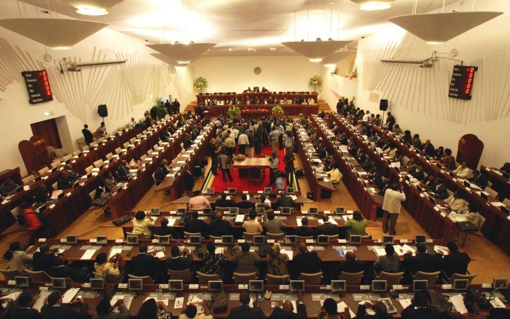 Parlamento moçambicano chumba debate sobre leis de eleições distritais