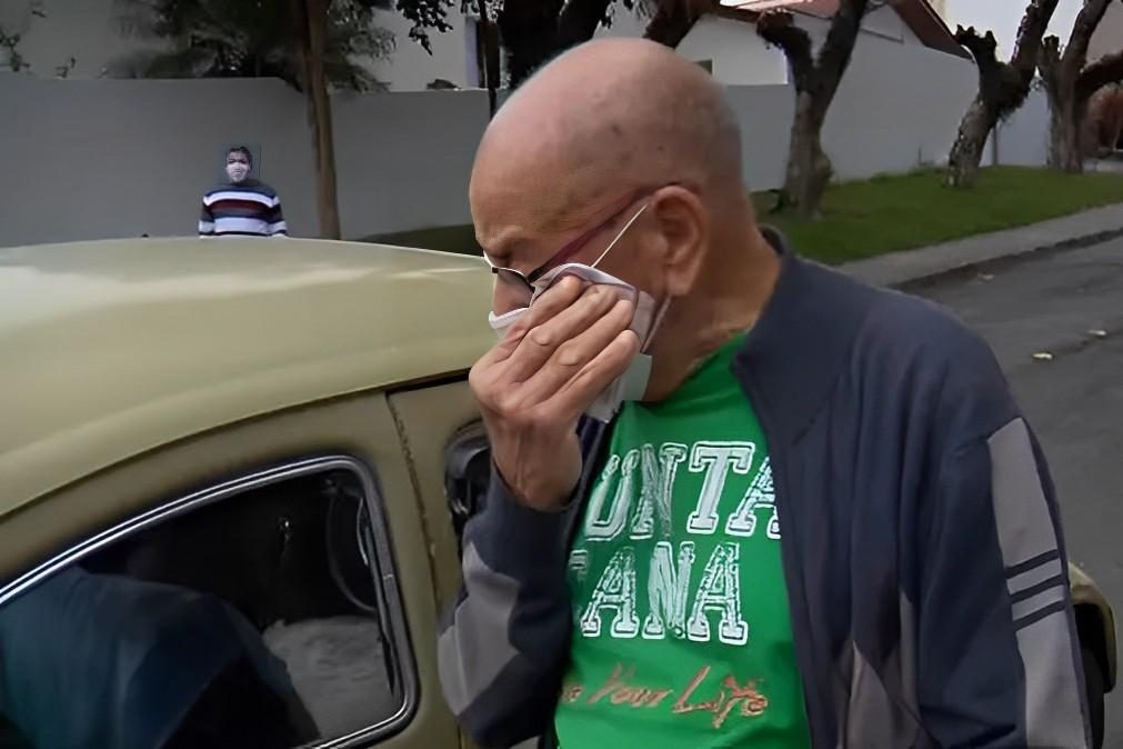 Professor reformado vende carro por falta de dinheiro, alunos compram-no e devolvem-lho