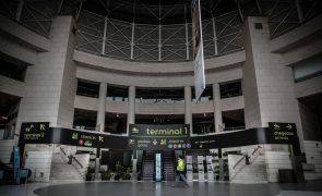 Sindicato da PSP alerta para falta de polícias nos aeroportos devido à reestruturação do SEF