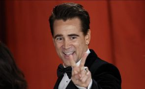 Colin Farrell surpreende com o filho mais novo nos Óscares