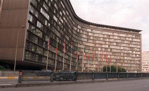 Bruxelas propõe regras para indústria sem emissões e matérias-primas 'made in UE'