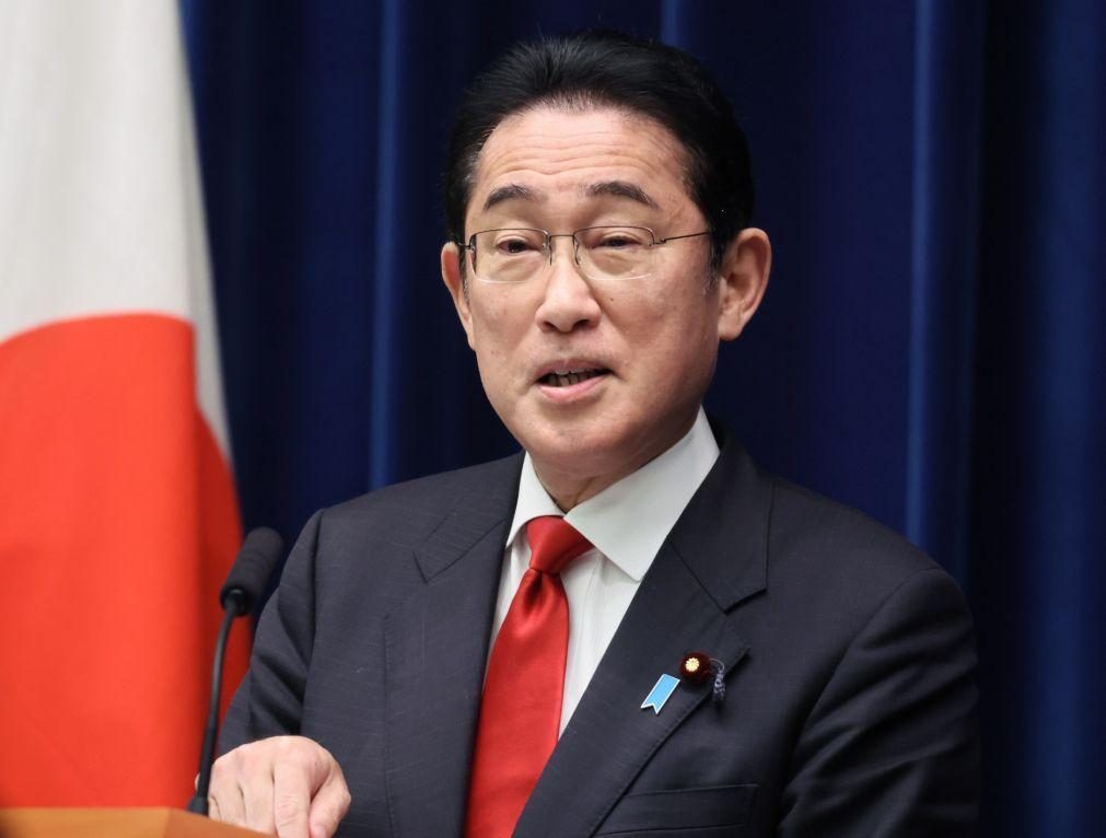 Primeiro-ministro japonês viaja até Kiev para se reunir com Zelensky