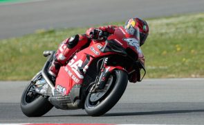 MotoGP/Portugal: Segunda sessão de treinos interrompida após queda de Pol Espargaró