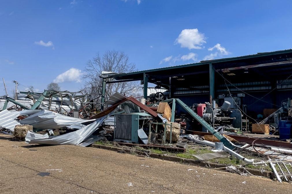 Pelo menos 23 mortos e dezenas de feridos em vaga de tornados nos EUA