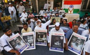 Protestos levam à suspensão de sessão no Parlamento indiano
