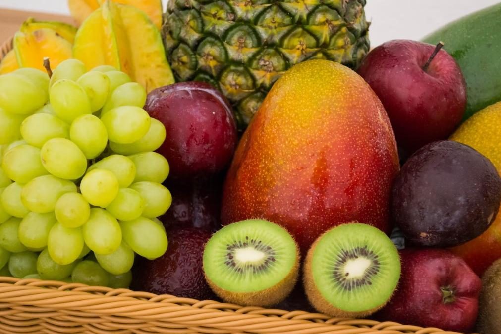 Esta fruta emagrece, combate rugas e elimina manchas