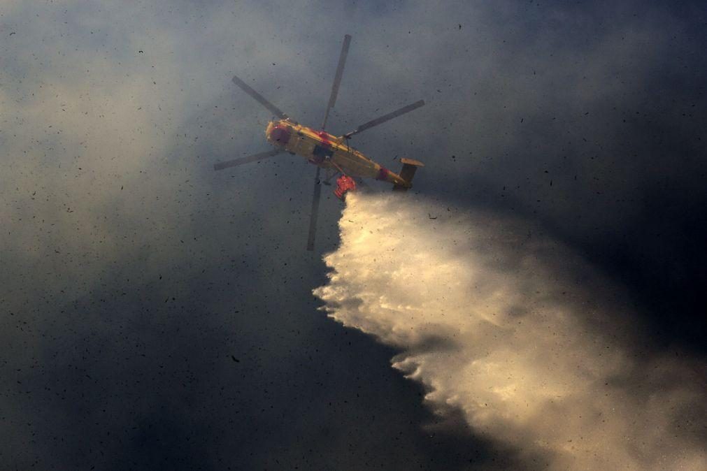 Quatro meios aéreos combatem incêndio no concelho da Guarda