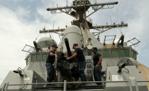 Navio de guerra dos EUA em operação no mar do Sul da China, Pequim denuncia 