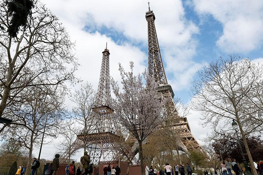 A Torre Eiffel tem uma réplica dez vezes mais pequena