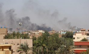 Sudão: Explosões e tiros no quinto dia do conflito marcado pela violação do cessar-fogo