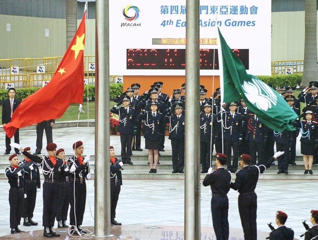 Lei do hino chinês tem de ser alvo de uma 