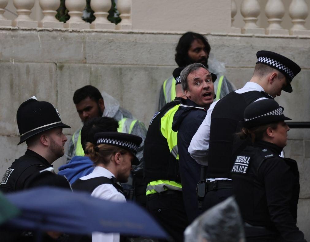 Seis ativistas antimonarquia detidos em Londres antes da coroação