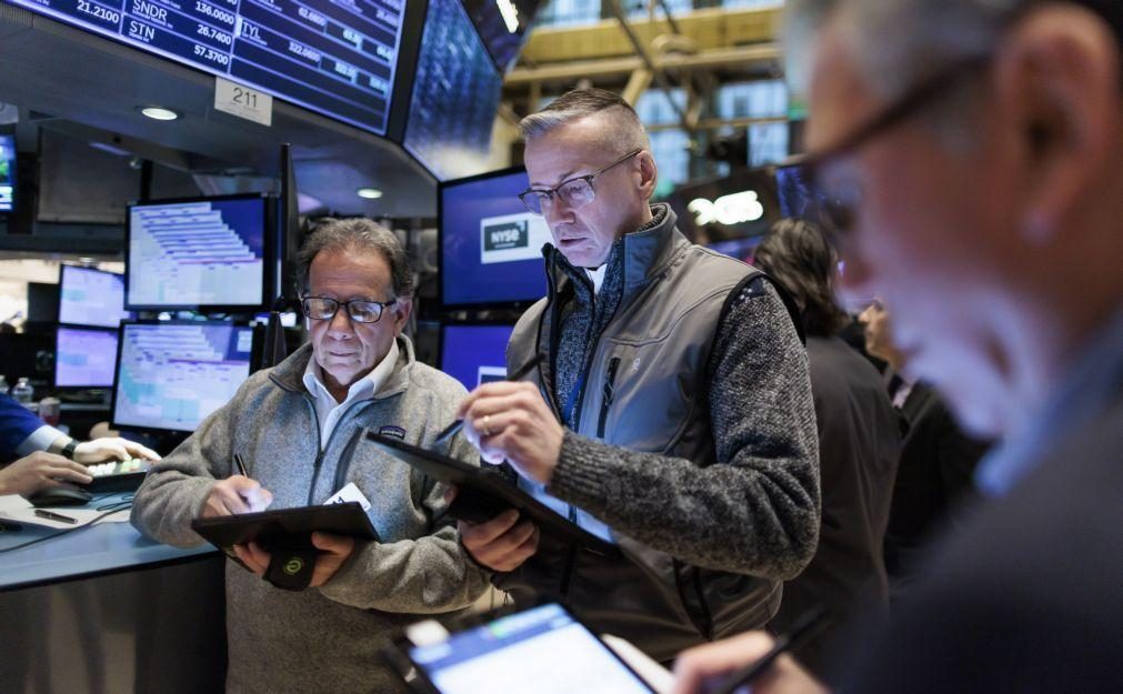 Wall Street segue no 'vermelho' e Dow Jones cai mais de 1%