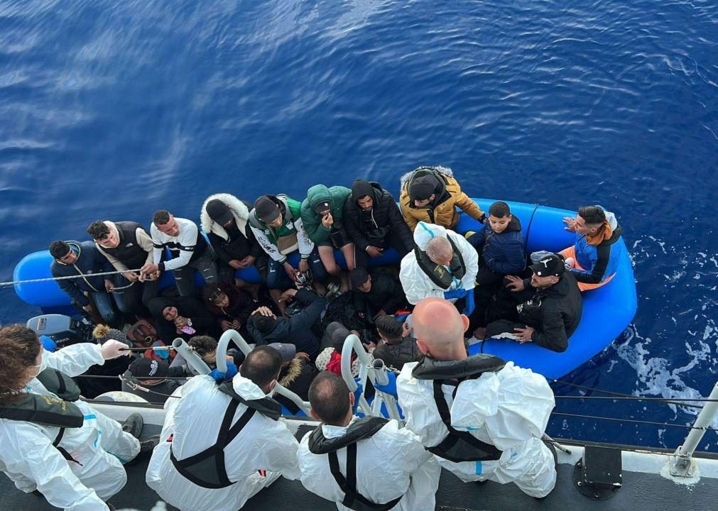 Entradas ilegais de migrantes na UE pelo Mediterrâneo Central aumentam 300%