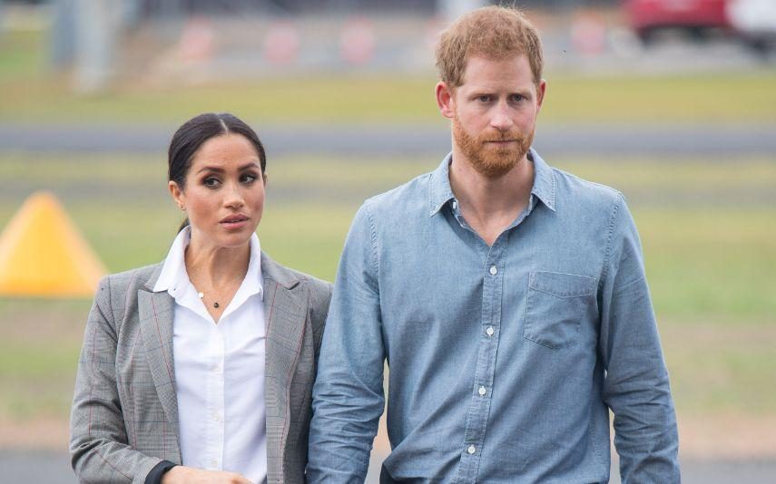 Meghan Markle - Vence prémio com vestido dourado e jóias da princesa Diana