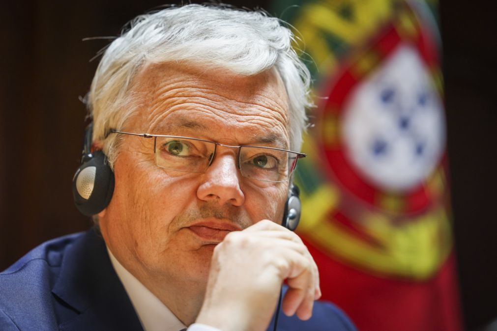 Comissário europeu critica morosidade das decisões nos processos complexos de corrupção