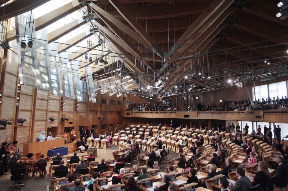 Parlamento escocês reabre após ser parcialmente evacuado por precaução