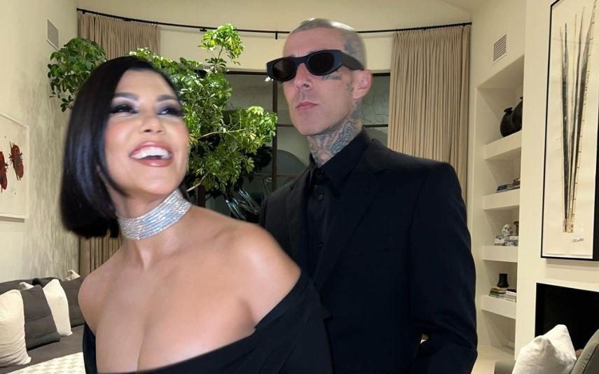 Kourtney Kardashian Anuncia gravidez em cartaz durante concerto do marido Travis Barker