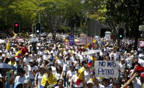 Milhares protestam na Colômbia contra as reformas do presidente