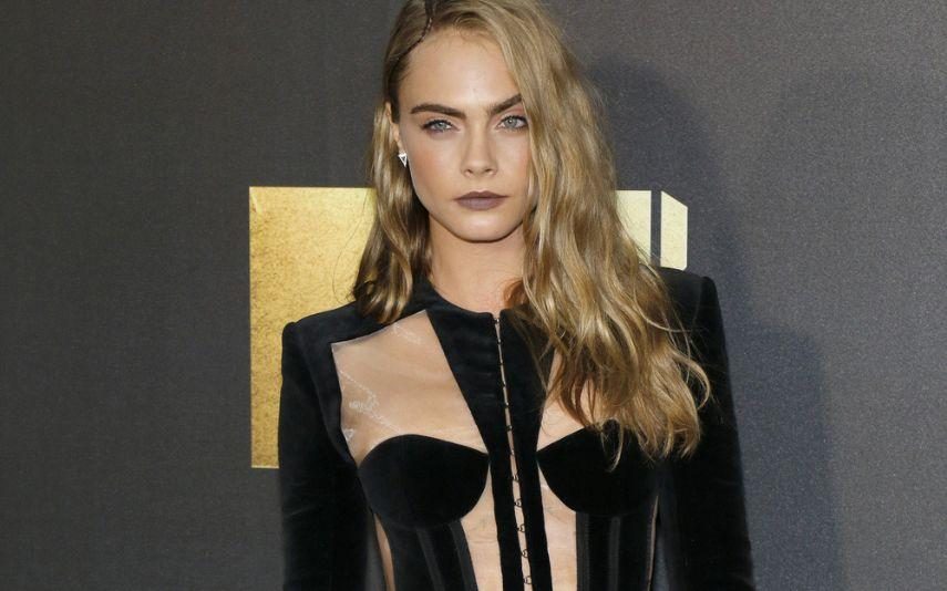 Cara Delevingne - Modelo assume vício raro entre famosas