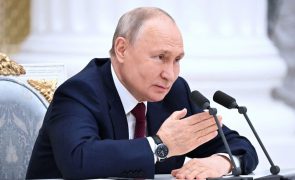 Putin admite encaminhar turistas russos para a Crimeia por regiões ocupadas