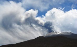 Nova explosão em vulcão no Peru lança cinzas a 3.600 metros de altura