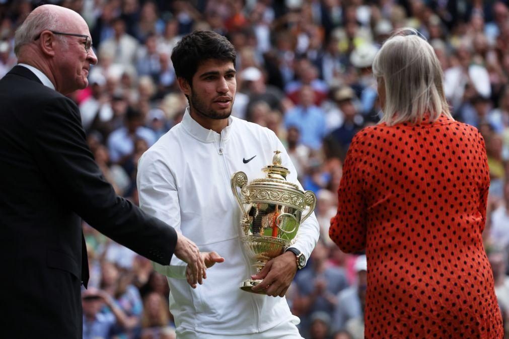 Alcaraz vence Djokovic e conquista 'major' londrino pela primeira vez