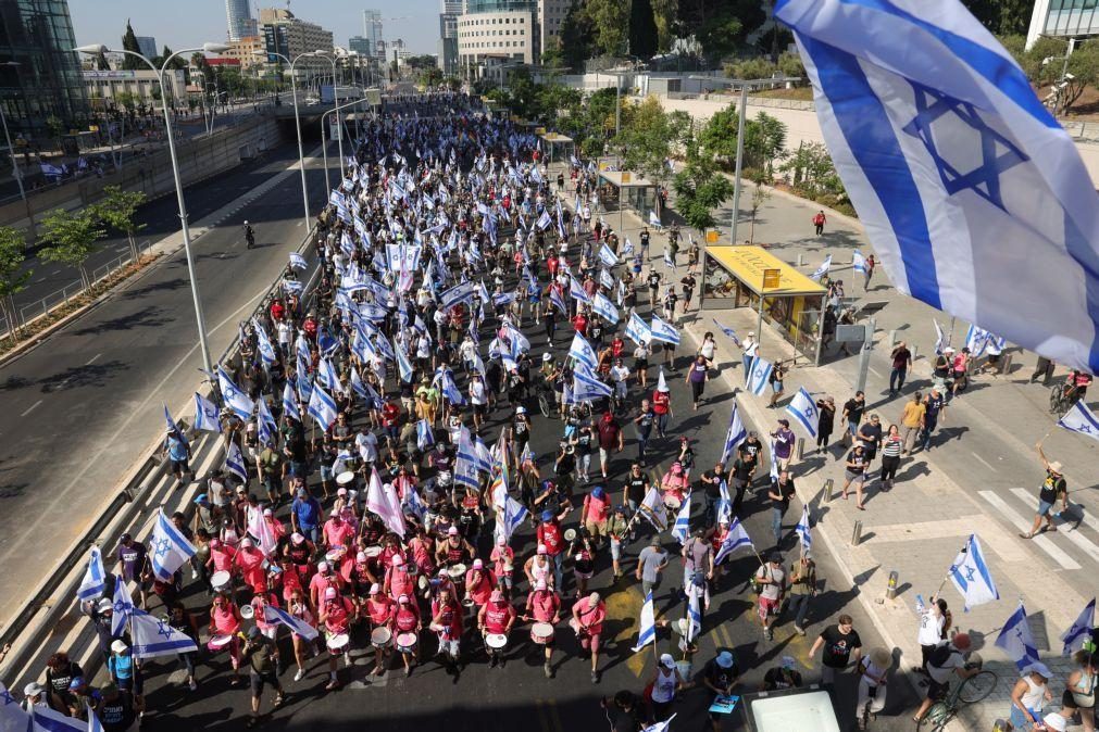 Manifestantes israelitas protestam em Telavive contra reforma juducial