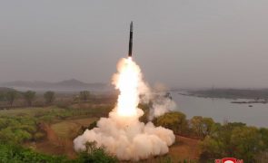 Coreia do Norte dispara míssil balístico em direação ao mar do Japão
