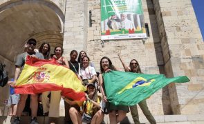 Jovens de todo o mundo aproveitam para curtir Lisboa antes de ver o Papa