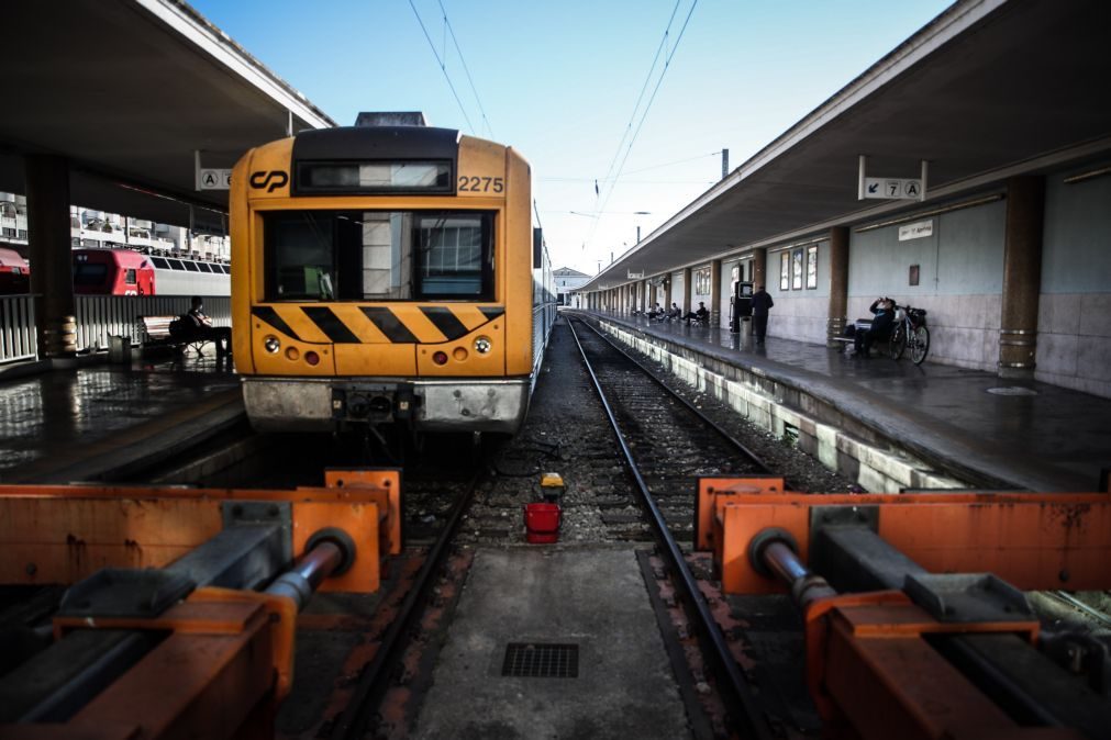 Passe Ferroviário Nacional para comboios regionais entrou hoje em vigor