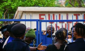Polícia da Serra Leoa detém militares suspeitos de preparar golpe de Estado