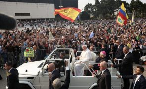 Duzentas mil pessoas recebem o Papa no Santuário de Fátima