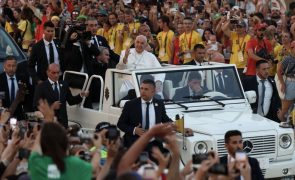 Papa recebido por milhares no Parque Tejo
