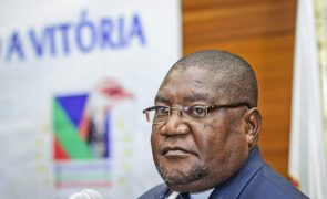 Líder de oposição acusa PR moçambicano de marginalizar a Constituição