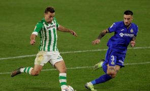 Estoril Praia contrata defesa uruguaio Erick Cabaco por uma época