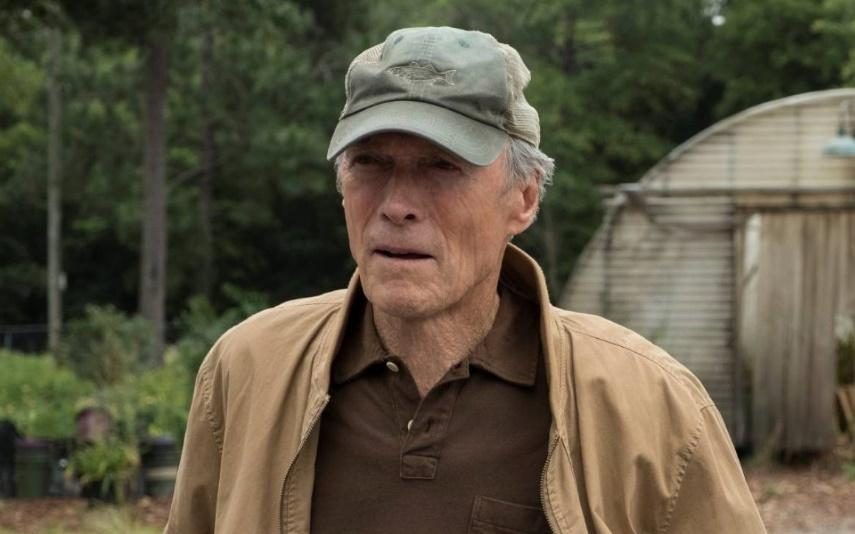 Clint Eastwood - chocado com morte da amante