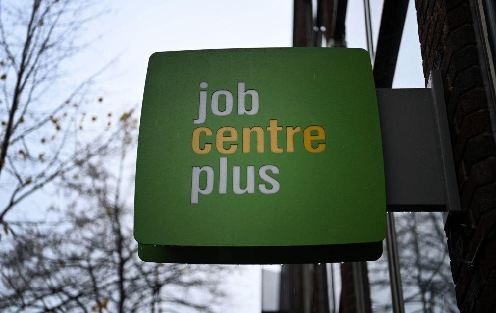 Taxa de desemprego no Reino Unido sobe para 4,2% no 2.º trimestre
