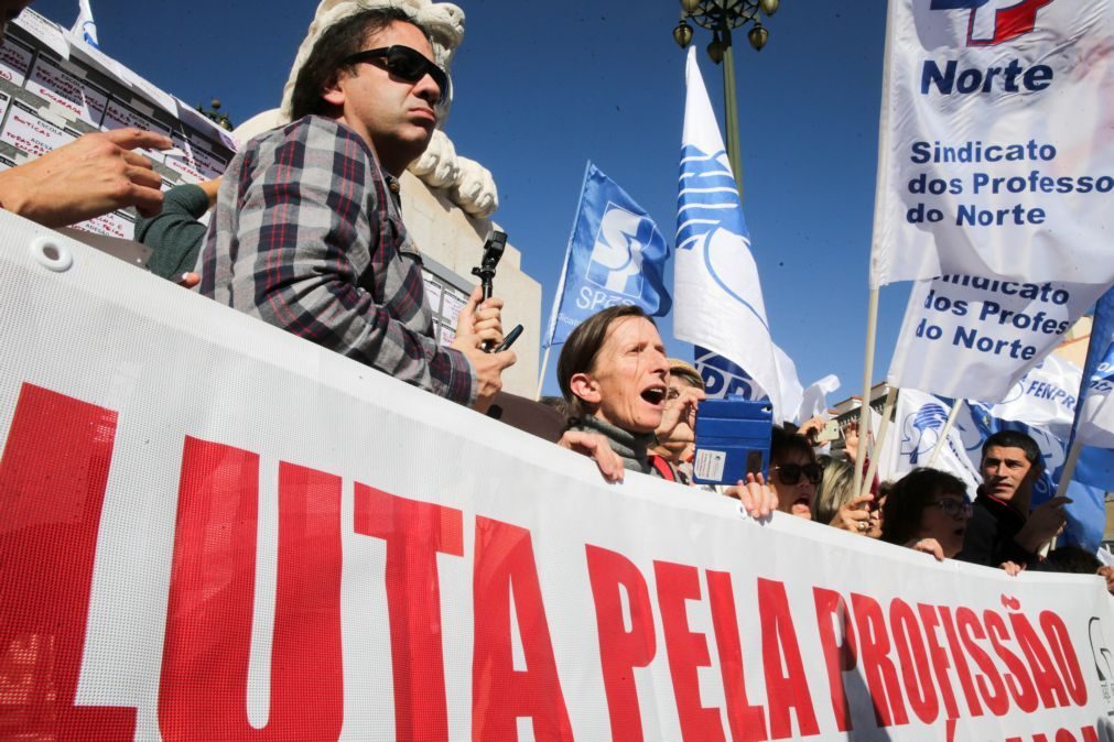 PCP, BE e PEV apoiam luta dos professores