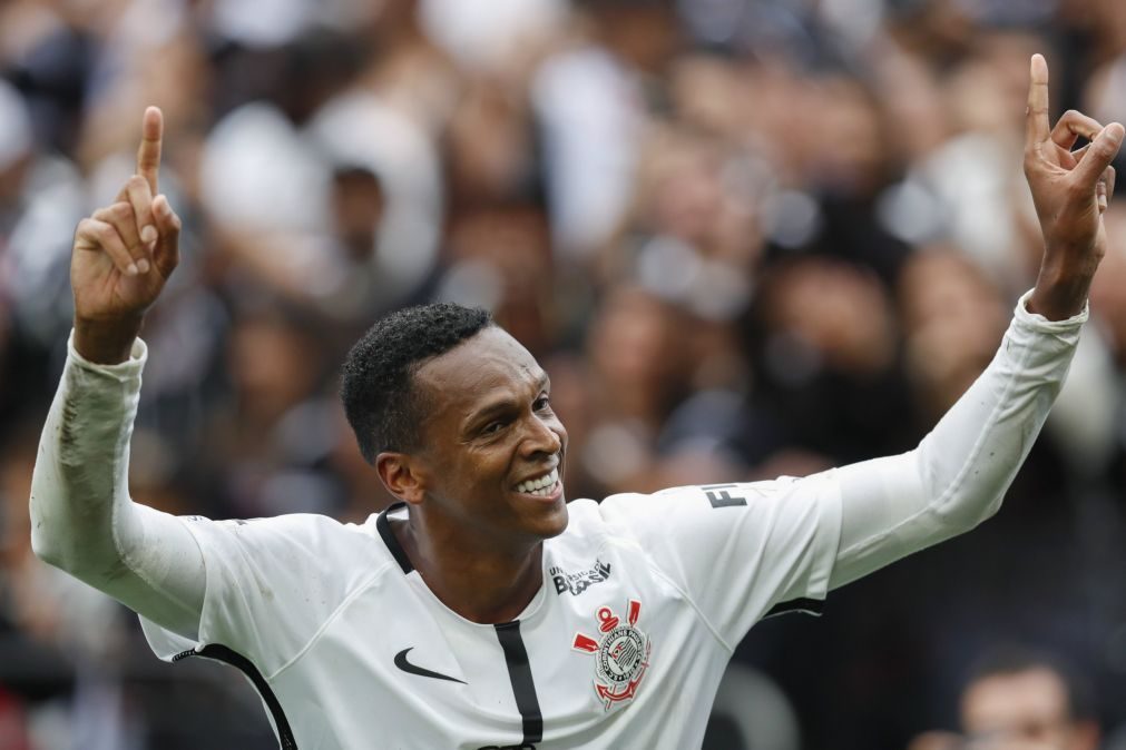 Corinthians campeão brasileiro de futebol pela sétima vez, ao bater 'Flu'