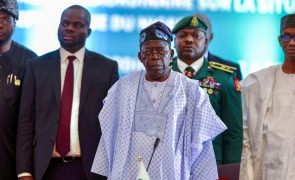 Presidente da Nigéria dá posse a 45 ministros reconhecendo 