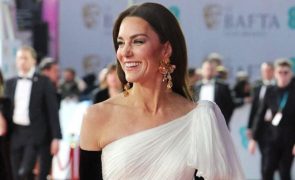 Realeza - Kate Middleton surpreende com gesto raro na realeza