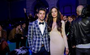 Cifrão e Noua Wong De luto: 
