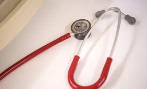 Sindicato de médicos mantém greves por Governo manter aumento salarial em 1,6%
