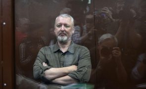 Ultranacionalista russo mantido na prisão após acusar Putin de fraqueza