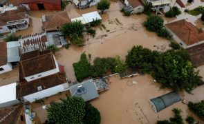 Sobe para seis o número de mortos nas cheias na Grécia