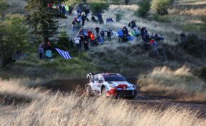 Kalle Rovanperä herda liderança na Grécia após desistência de Ogier