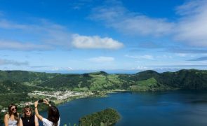 Açores preveem concluir limpeza na lagoa das Sete Cidades até daqui a três semanas