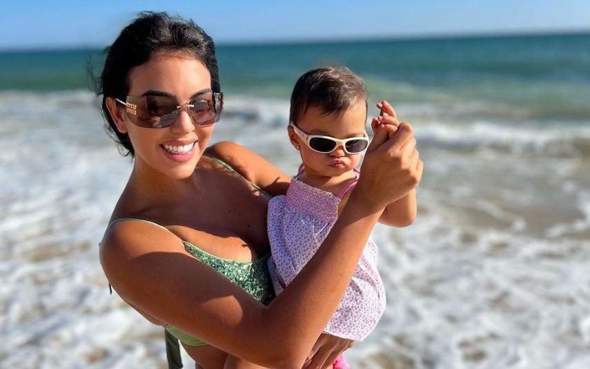 Georgina Rodriguez Partilha vídeo ternurento de Bella a ser vestida pelos irmãos